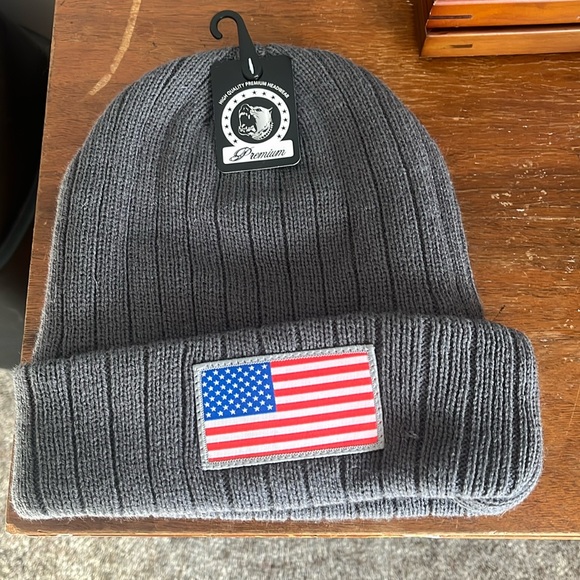 Grey beanie hat - Picture 1 of 2